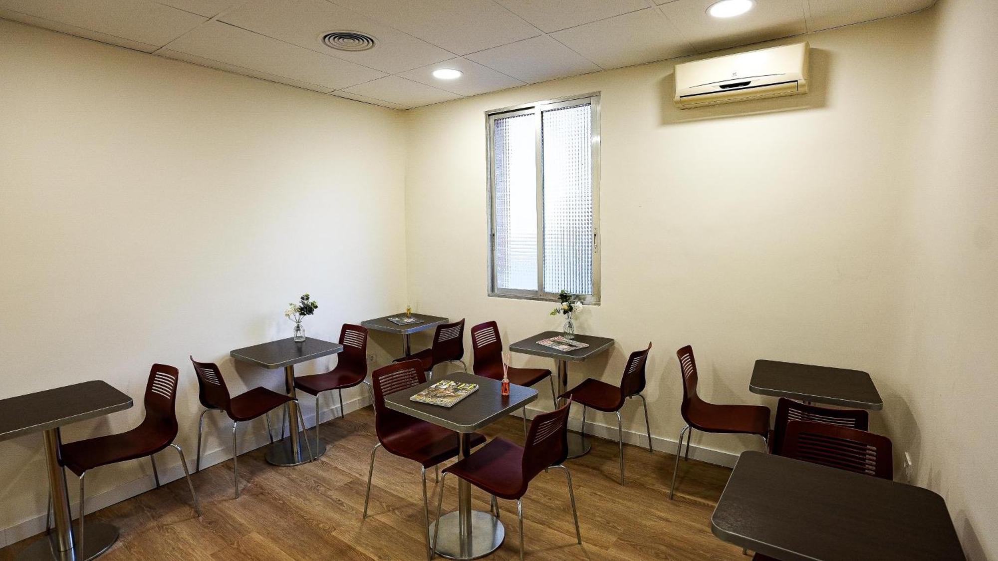 Fit Hostel Madrid Buitenkant foto